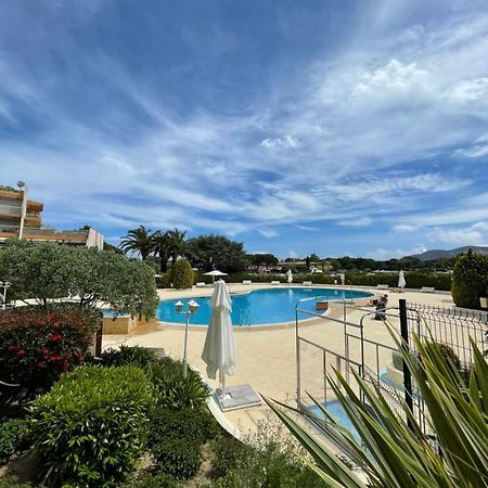 Beau Studio Dans Residence Avec Piscine Et Vue Sur La Ville - 5Min Des Plages Mandelieu-La Napoule Exterior photo