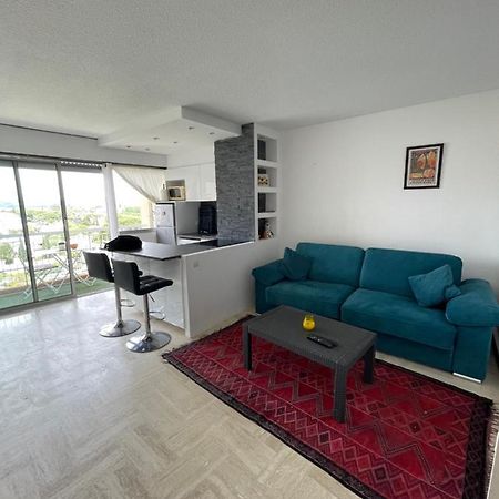 Beau Studio Dans Residence Avec Piscine Et Vue Sur La Ville - 5Min Des Plages Mandelieu-La Napoule Exterior photo