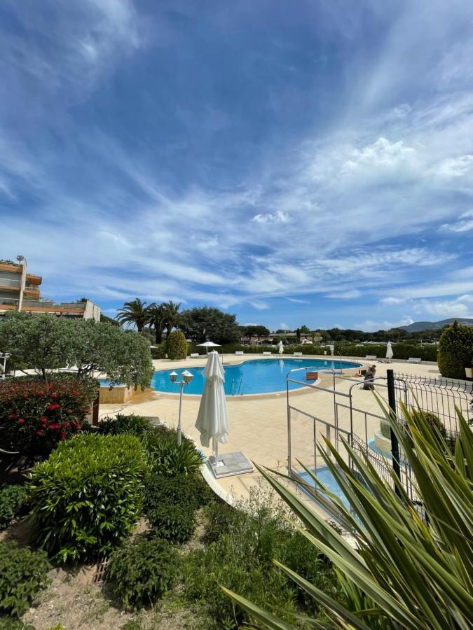 Beau Studio Dans Residence Avec Piscine Et Vue Sur La Ville - 5Min Des Plages Mandelieu-La Napoule Exterior photo