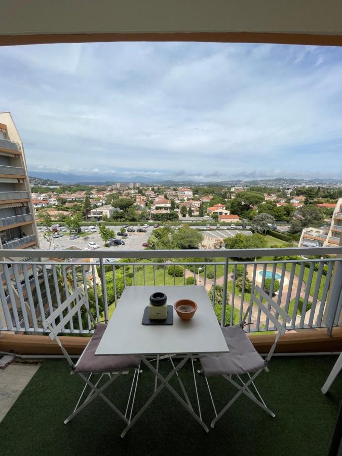 Beau Studio Dans Residence Avec Piscine Et Vue Sur La Ville - 5Min Des Plages Mandelieu-La Napoule Exterior photo