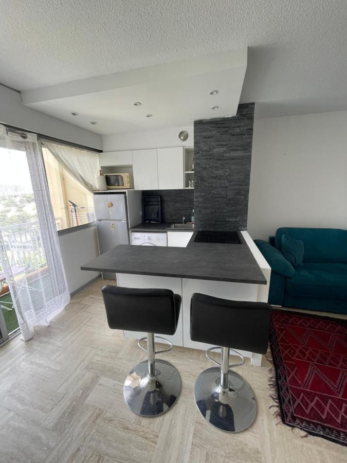 Beau Studio Dans Residence Avec Piscine Et Vue Sur La Ville - 5Min Des Plages Mandelieu-La Napoule Exterior photo