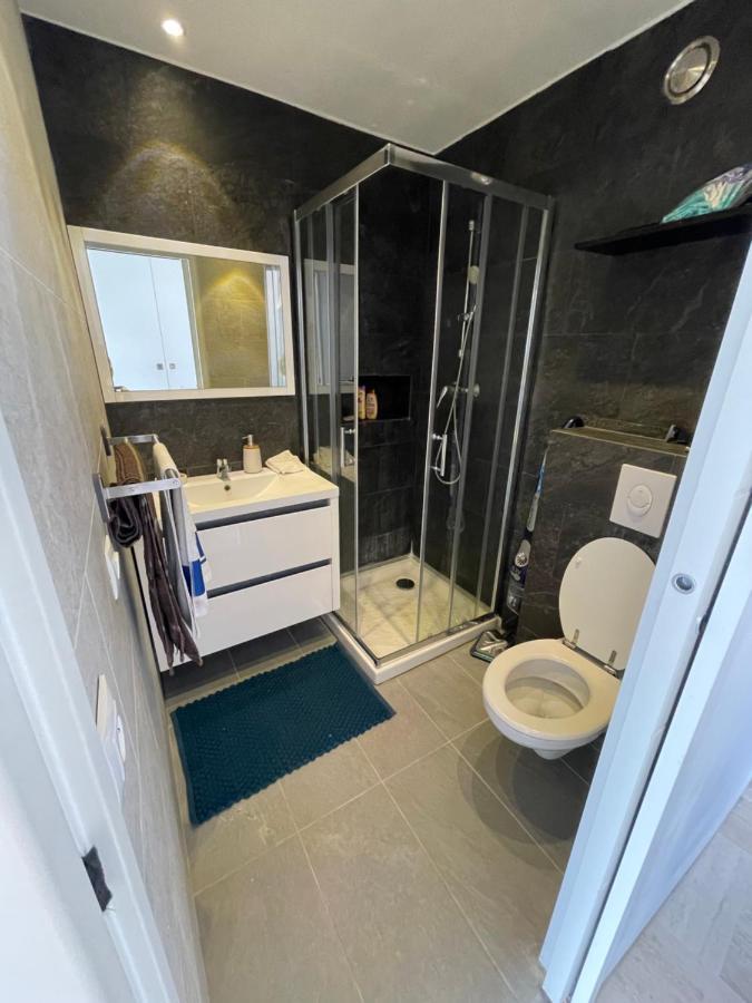 Beau Studio Dans Residence Avec Piscine Et Vue Sur La Ville - 5Min Des Plages Mandelieu-La Napoule Exterior photo